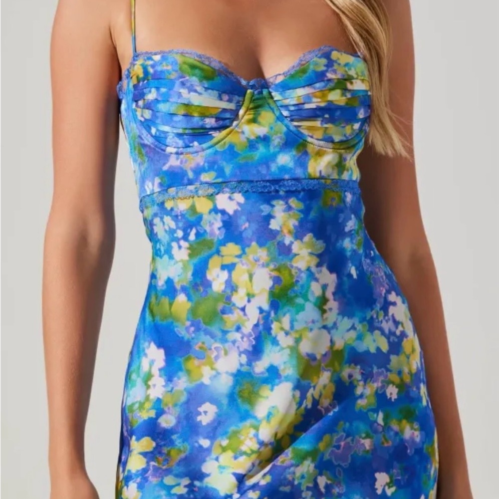 ASTR Blue Floral Midi Dress - Picture 3 of 8